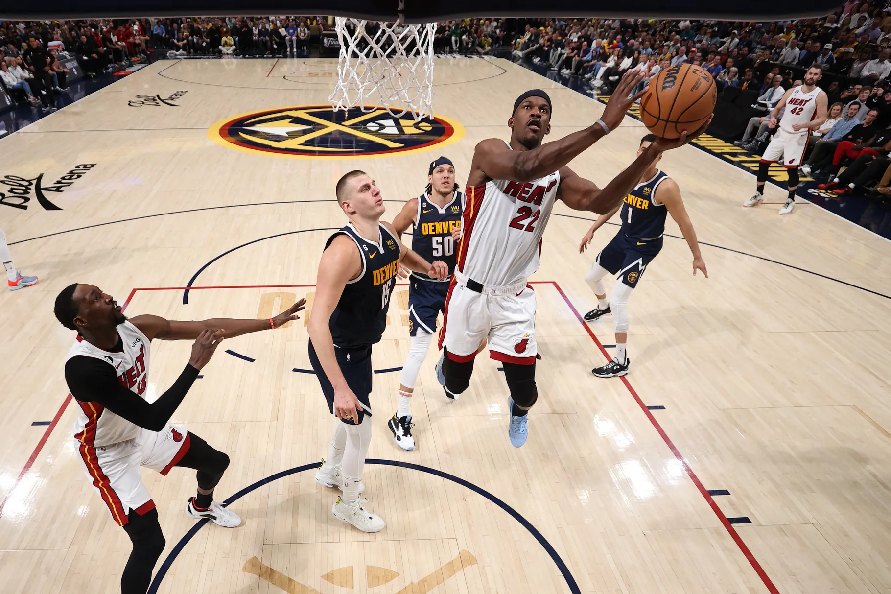 米兰体育:冰球赛季结束，总决赛的精彩瞬间回顾