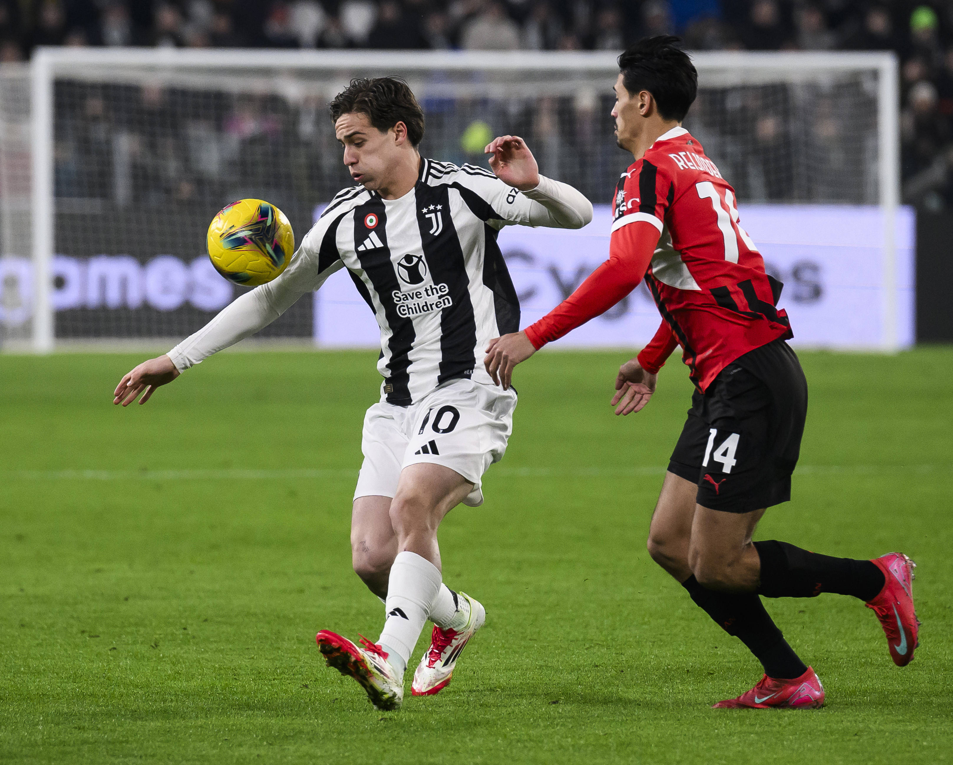 米兰体育:意甲的金靴争夺战：谁能夺冠