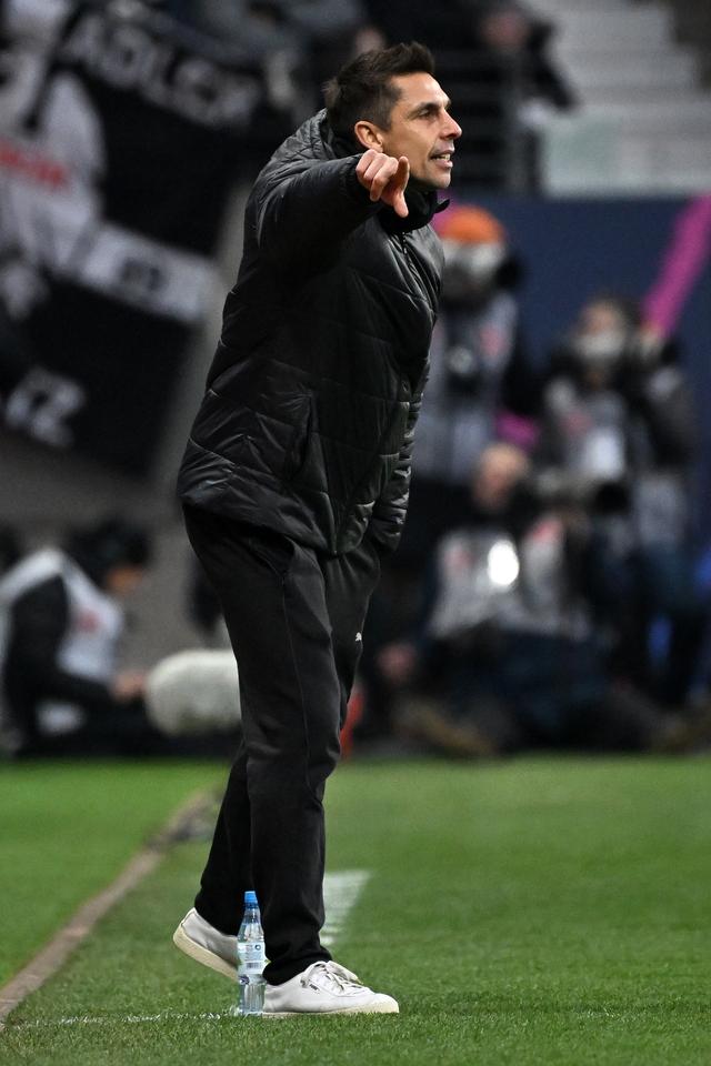 米兰体育：德甲法兰克福的战术体系与成功秘诀的简单介绍