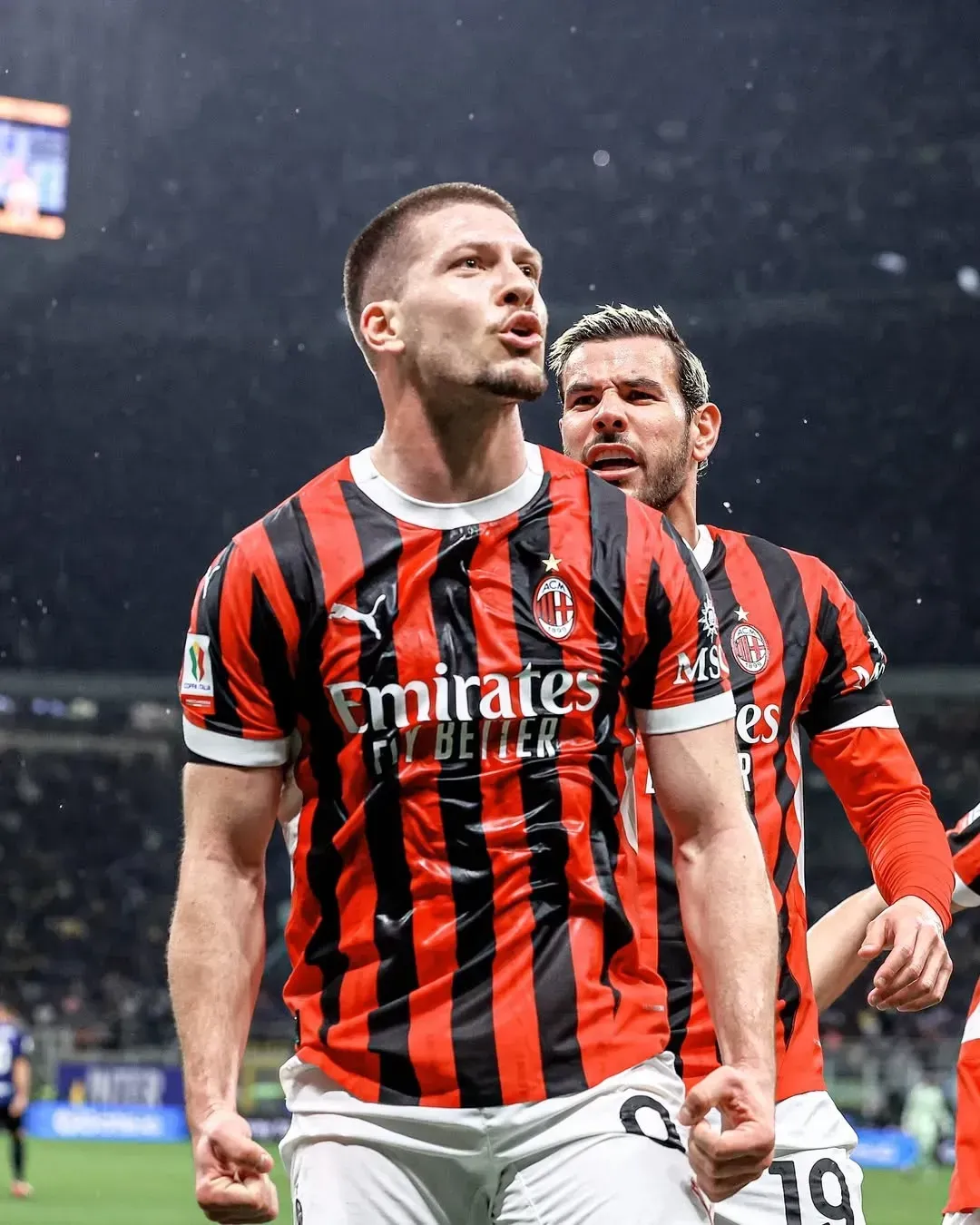 米兰体育:格斗明星，他们的故事激励人心