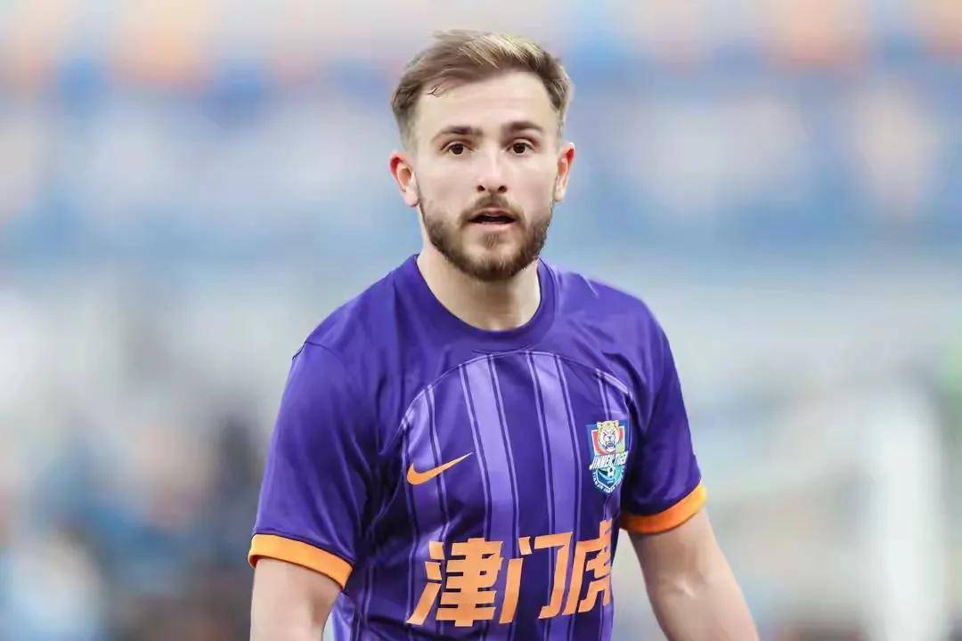 米兰体育:中超裁判“VAR”回放五分钟，球迷：这时间够我泡一桶泡面了！的简单介绍