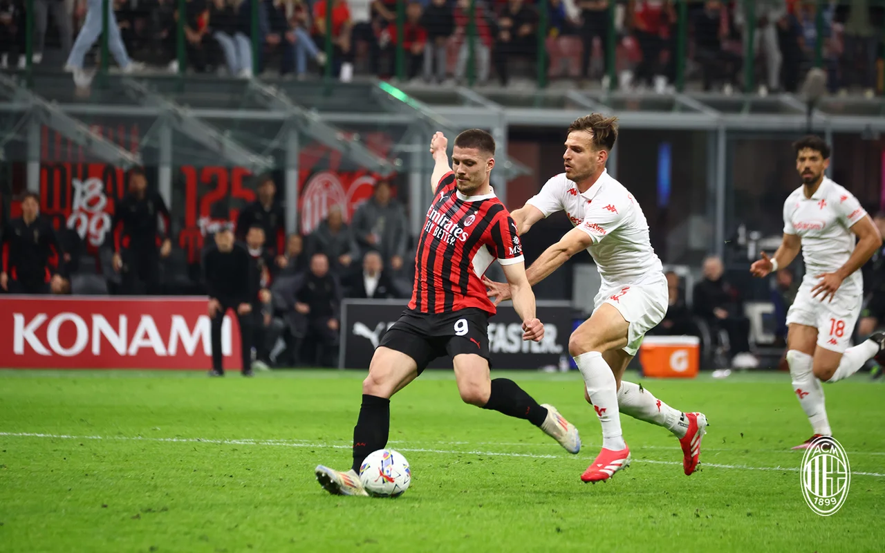 包含米兰体育:冰球赛中的经典对决，回顾历史上的名局的词条