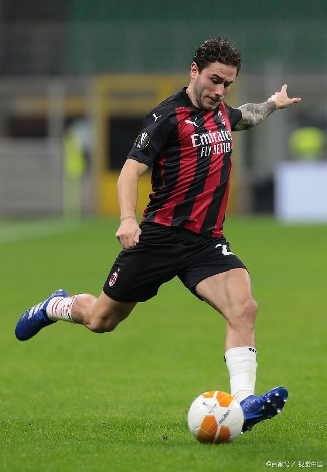 米兰体育：勇士队训练营：杰克逊-戴维斯展现防守潜力，争夺轮换位置