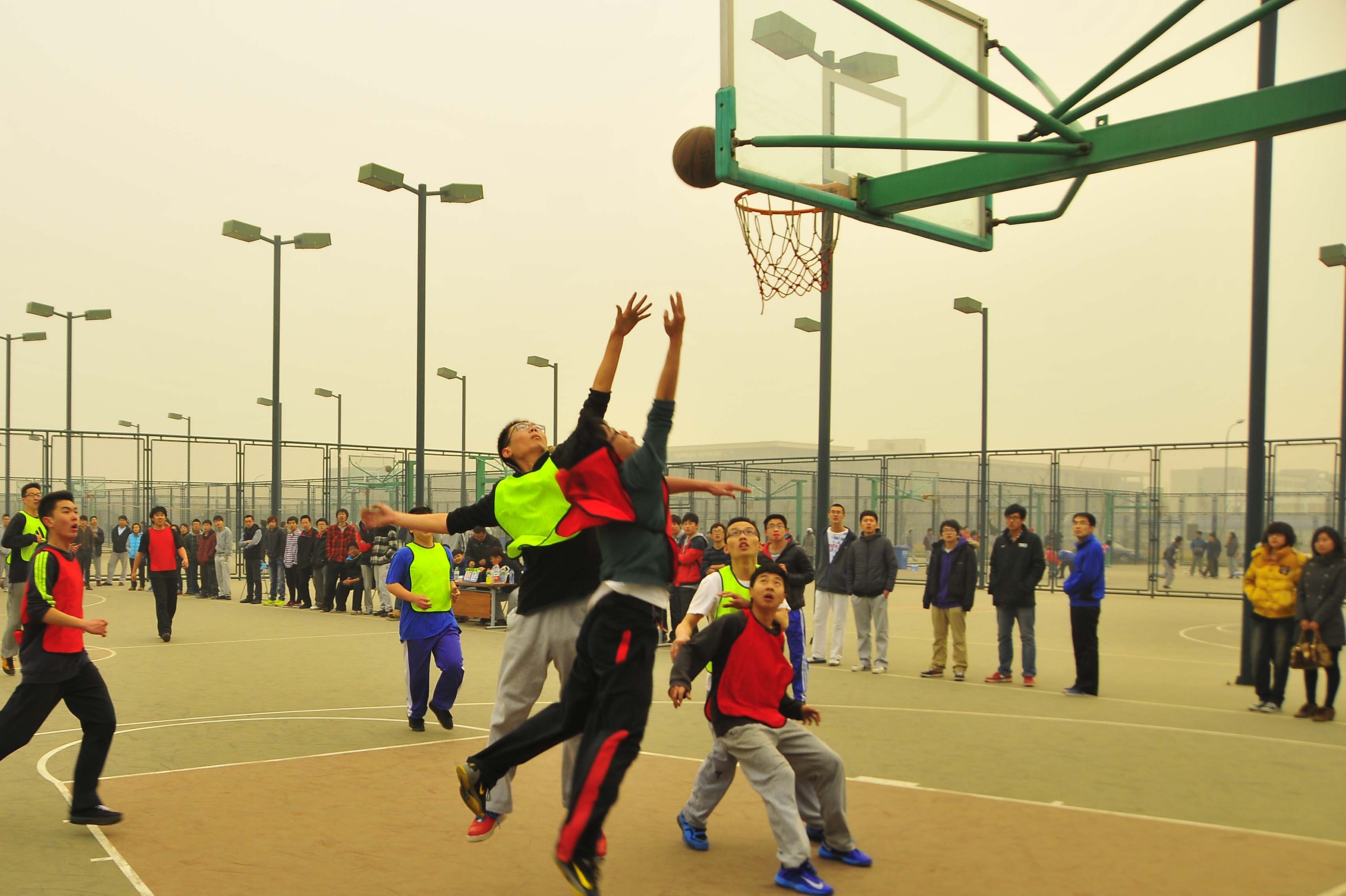 米兰体育：篮球主题的诗歌朗诵会：用诗歌表达对篮球的热爱与激情的简单介绍