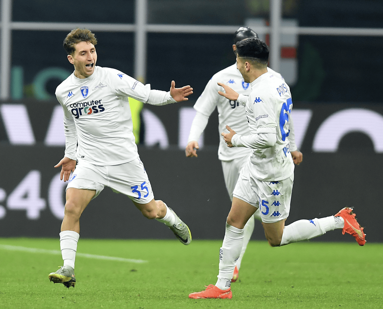 包含米兰体育:体育明星慈善活动，回馈社会的词条