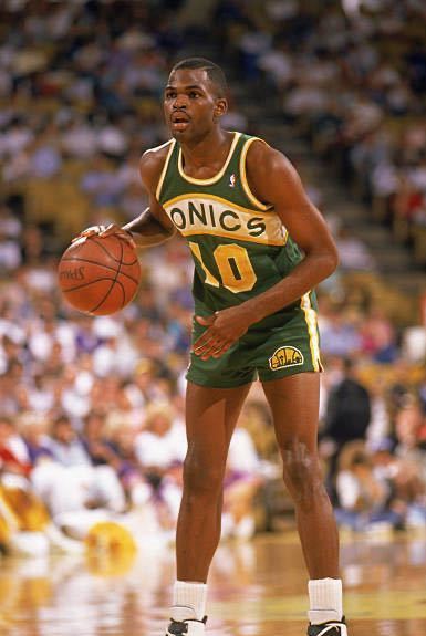 包含米兰体育:营养与表现：运动员饮食的科学依据的词条