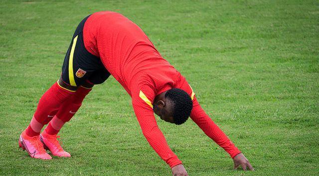 米兰体育:艾克森：在比赛中进球，帮助球队取得胜利，状态回升