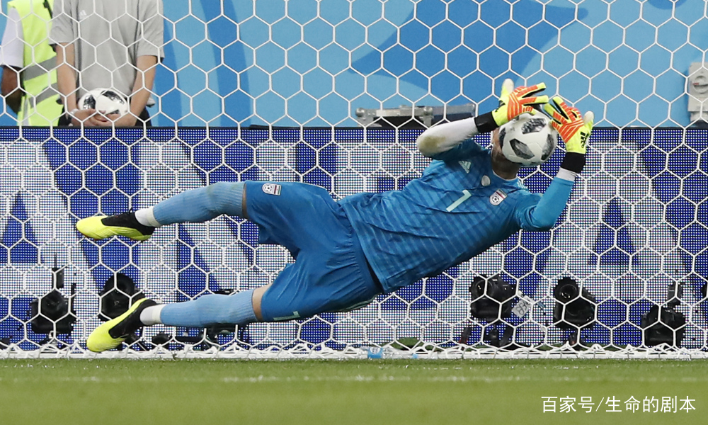 包含米兰体育:韩佳奇：在比赛中扑出点球，力保球门不失的词条