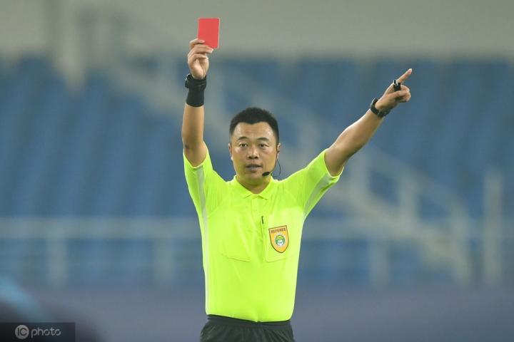 关于米兰体育:中超联赛裁判：接受赛后评估，提升执法水平，确保比赛公正的信息