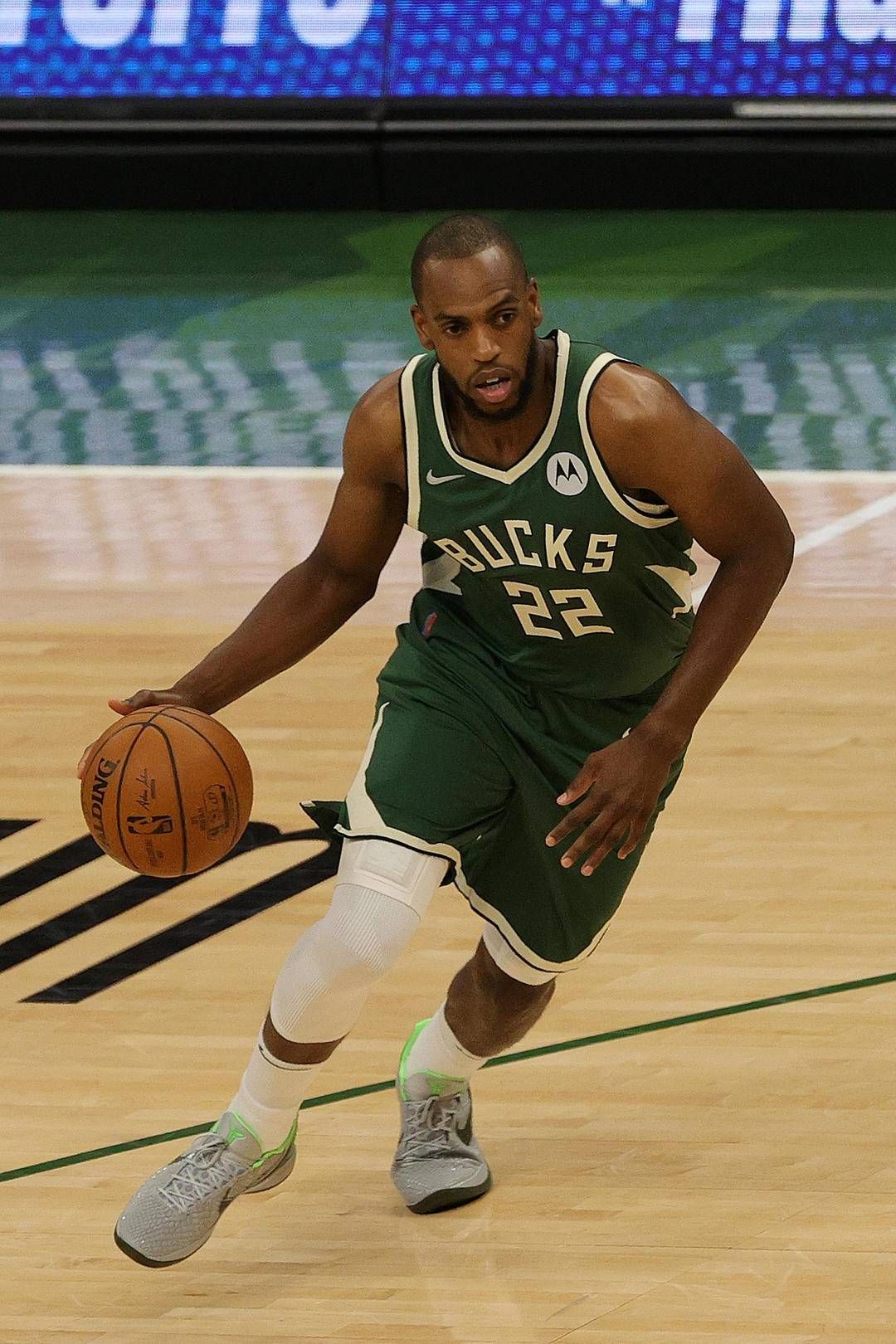 米兰体育:雄鹿队新赛季:米德尔顿能否重返全明星级别,在季后赛中发挥关键作用,帮助球队赢得总冠军?的简单介绍 米兰体育:雄鹿队新赛季:米德尔顿能否重返全明星级别,在季后赛中发挥关键作用,帮助球队赢得总冠军?的简单介绍