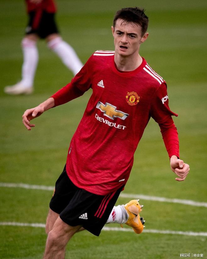 米兰体育:英超的青训成功案例:培养未来的明星 米兰体育:英超的青训成功案例:培养未来的明星