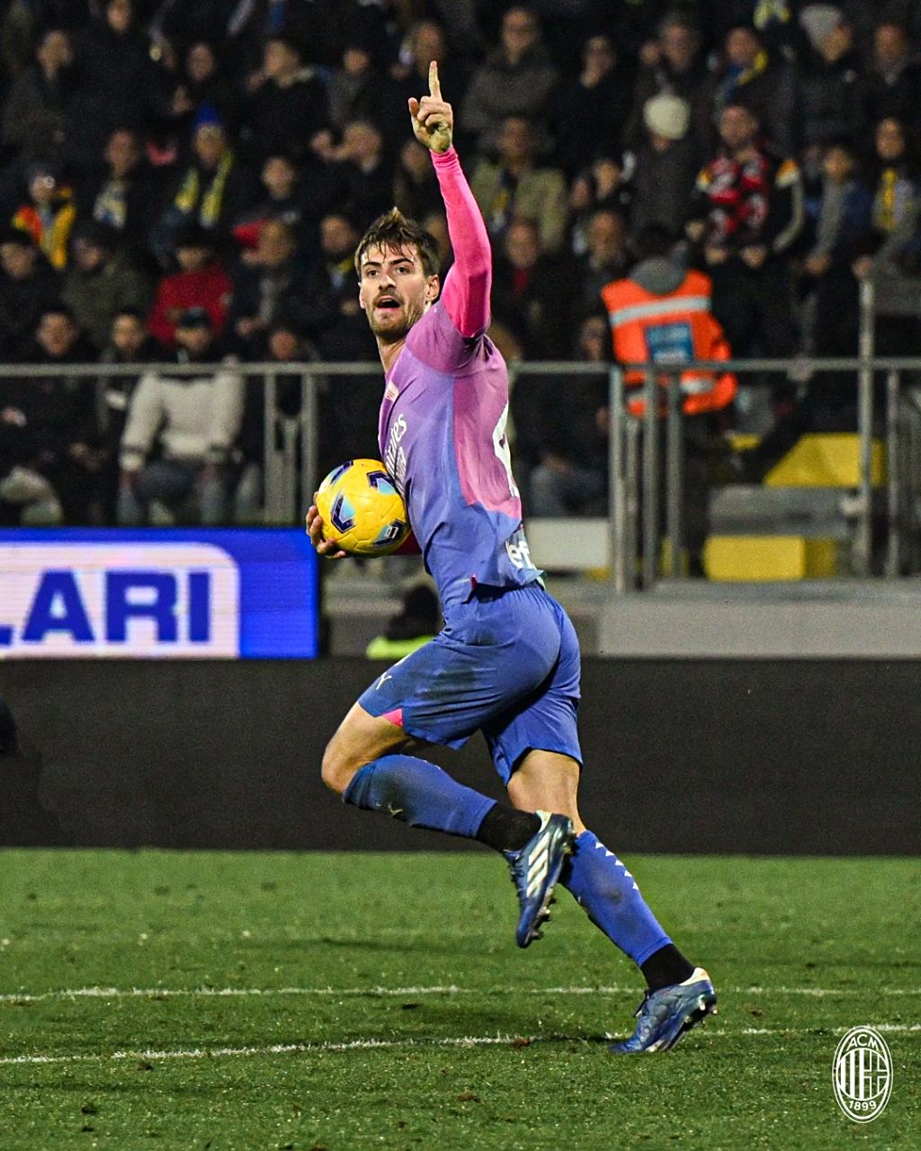 米兰体育：意甲弗罗西诺内的进攻风格备受瞩目的简单介绍