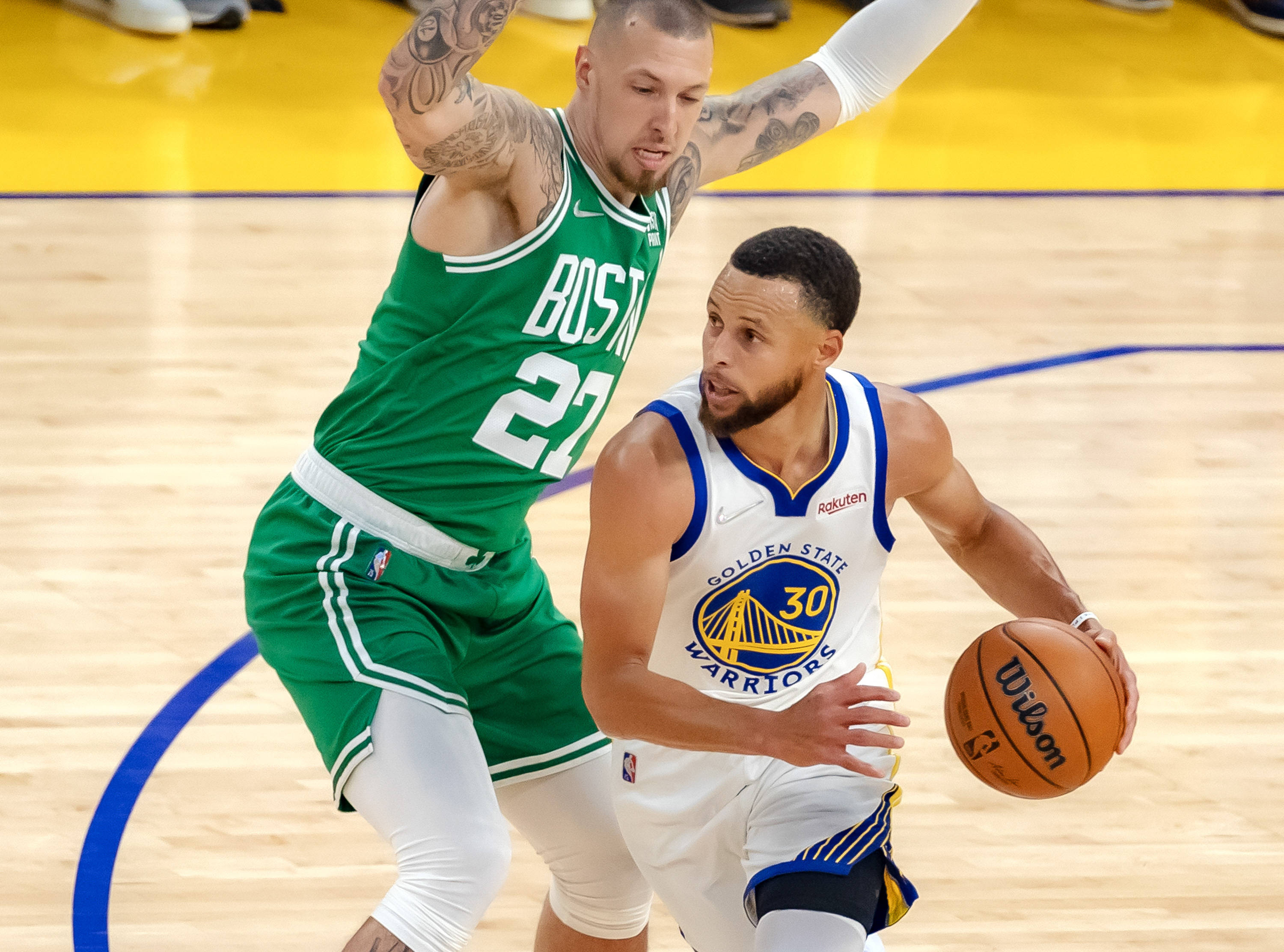 包含米兰体育：凯尔特人队防守策略：如何限制库里的无球跑动和三分球？的词条