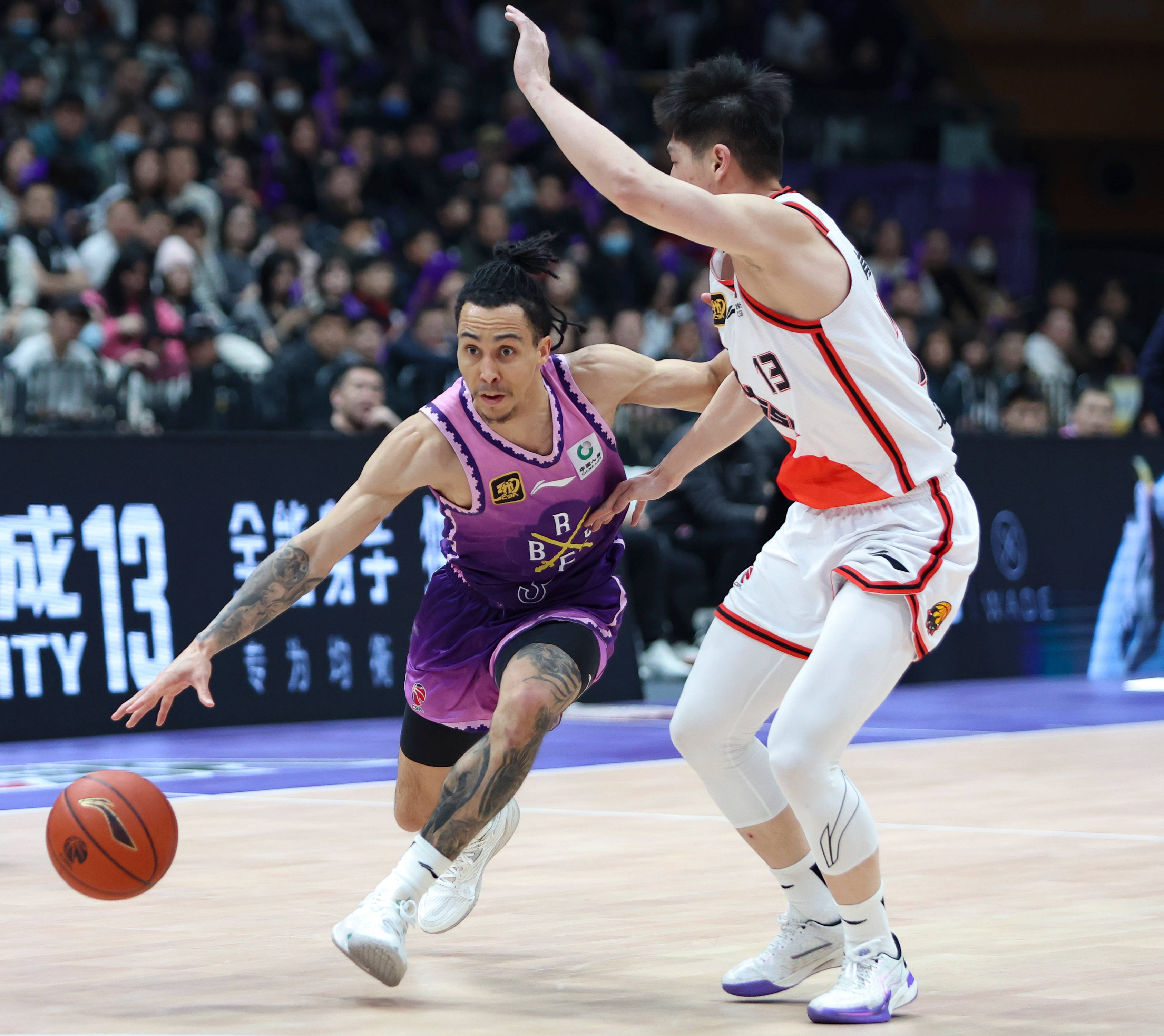 米兰体育：CBA球员：海外联赛的挑战与收获，为中国篮球积累经验